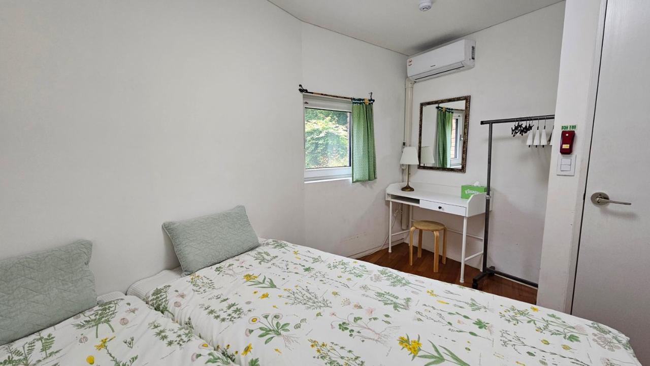 Guesthouse The Kims โซล ภายนอก รูปภาพ